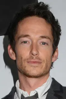 Simon Quarterman como: Ben