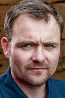 Neil Maskell como: Ernie Wise