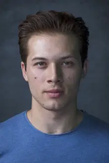 Leo Howard como: Jake