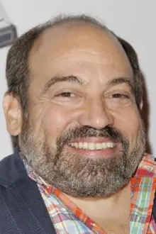 Danny Woodburn como: Otli