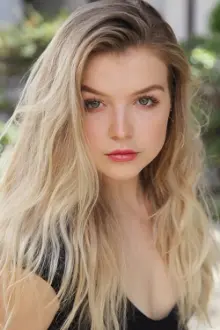 Anna Grace Barlow como: Chloe