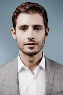 Julian Morris como: Fiz