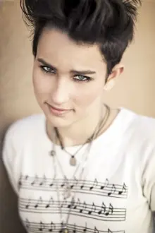 Bex Taylor-Klaus como: Taylor