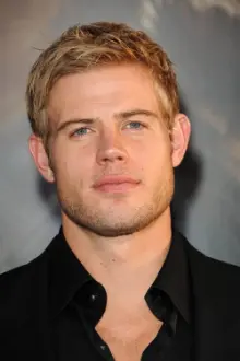 Trevor Donovan como: Johnny Blake