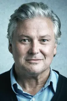 Conleth Hill como: Mark Kearney