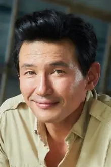 Hwang Jung-min como: Lim Deok-gyu