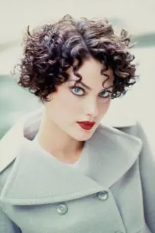 Shalom Harlow como: Christy Tipilton