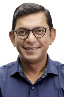 Chanchal Chowdhury como: Mrinal Sen