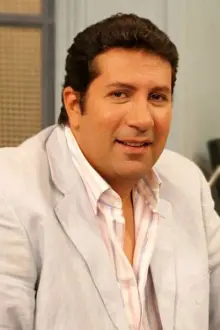 Hani Ramzy como: Hassan