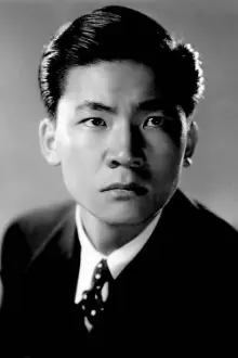Victor Sen Yung como: Allan Chung