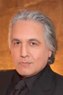 Robert Beltran como: 