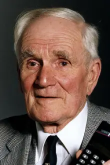 Desmond Llewelyn como: Major Bill Whittall