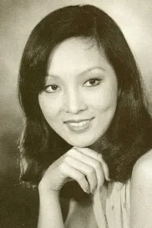 Tanny Tien-Ni como: Lee Chin