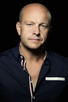 Fredrik Hallgren como: Bengt