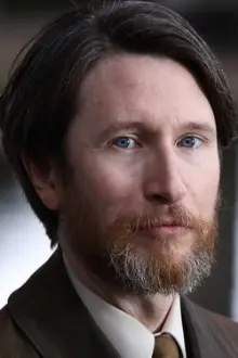 Jonathan Aris como: John Tennant