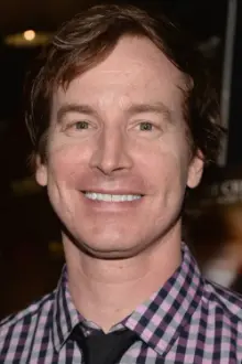 Rob Huebel como: Mickey