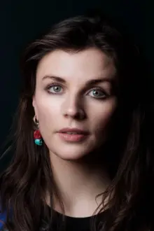 Aisling Bea como: Self - Contestant