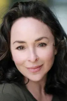 Samantha Spiro como: Red Lady (voice)