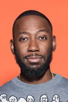 Lamorne Morris como: Ele mesmo