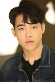 Lance Lim como: Zack Kwan