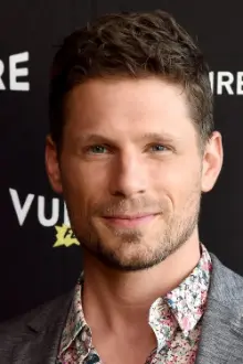 Matt Lauria como: Officer Nevil (voice)