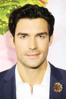 Peter Porte como: Aiden Harris