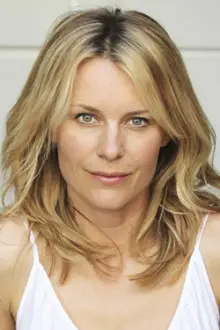 Tanya Clarke como: Gloria