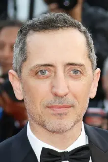 Gad Elmaleh como: Self - Guest