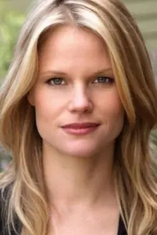 Joelle Carter como: Amy