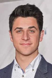 David Henrie como: Rudy Ising