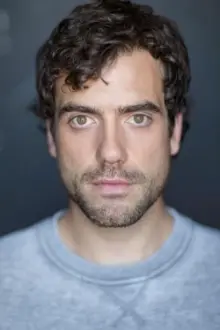 Daniel Ings como: Cob