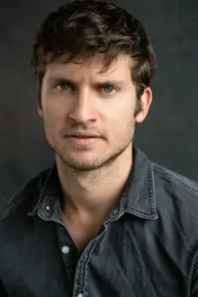 Tom Weston-Jones como: Kevin Corcoran