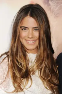 Lorenza Izzo como: Lena Engles