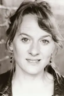 Niamh Cusack como: Lady Betty