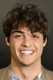 Noah Centineo como: Peter Kavinsky