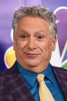 Harvey Fierstein como: Host