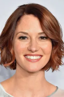 Chyler Leigh como: Janey Briggs