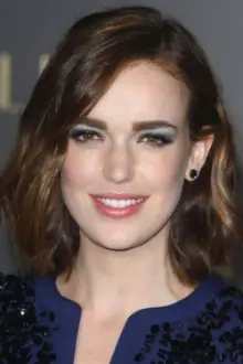 Elizabeth Henstridge como: Kate