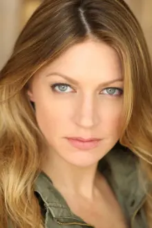 Jes Macallan como: Elizabeth May