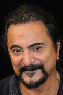 Tom Savini como: The Bishop