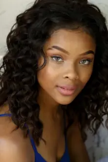 Ajiona Alexus como: Allison Cross