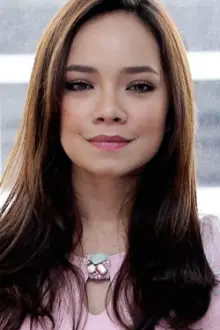 Nora Danish como: Zarra