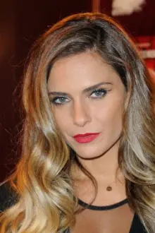 Clara Morgane como: Virginie