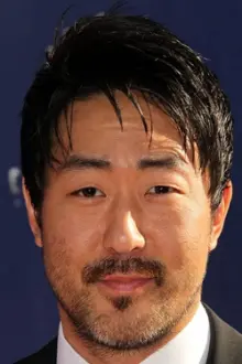 Kenneth Choi como: Andy