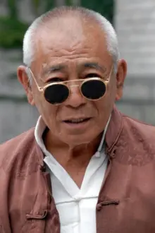 Ku Feng como: Golden Warrior Tung