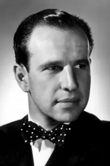 Hume Cronyn como: John Webb