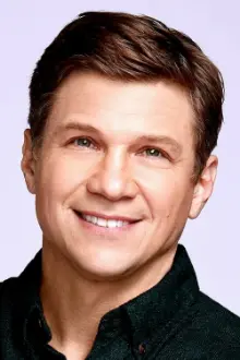 Marc Blucas como: Eric Lansing