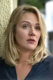 Alwara Höfels como: Dolores Sturm