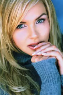 Nikki Ziering como: Casey Myers