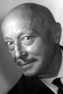 Hubert von Meyerinck como: Schauspieler Voß